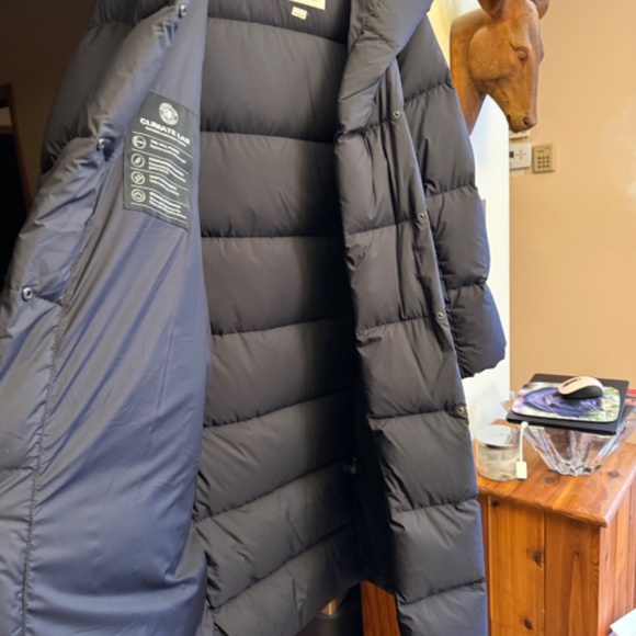 Women's Babaton The Duvet Puffer Parka - Size Large - Picture 3 of 3